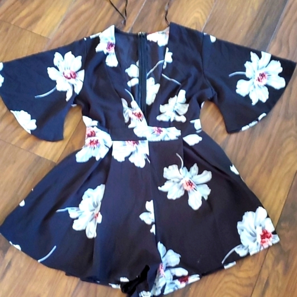 Black and flowered romper deep v neck size…